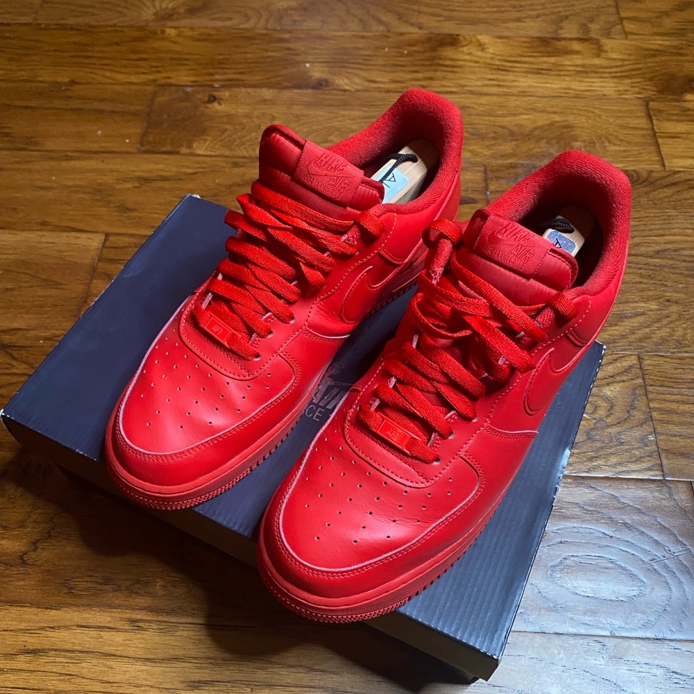 Nike Men's Bold Red Sneakers